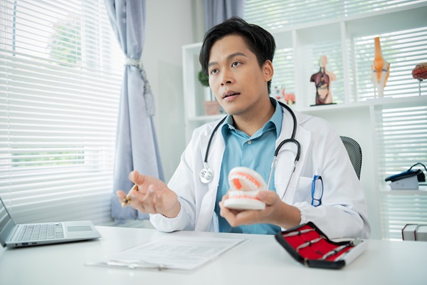 Tooth Replacement Options From A Cosmetic Dentist